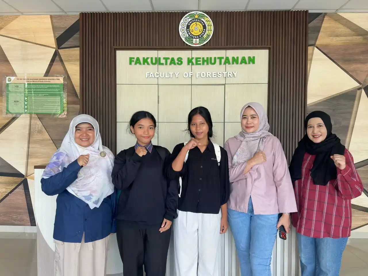 Dean of the Faculty of Forestry USU Sends Off Greenovate Challenge 2026 Finalists to National Competition